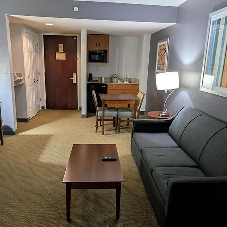 Hotel Wingate By Wyndham Chesapeake Extérieur photo