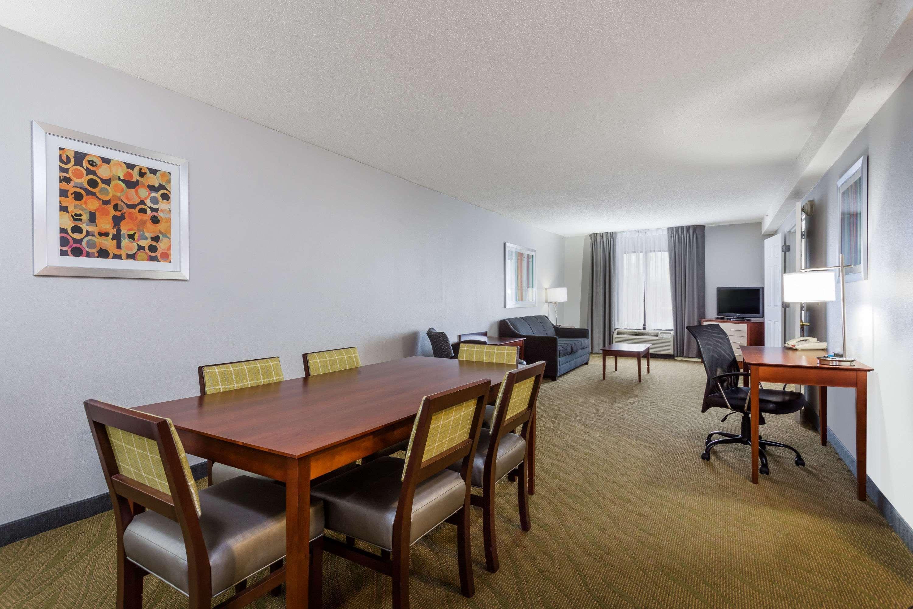 Hotel Wingate By Wyndham Chesapeake Extérieur photo