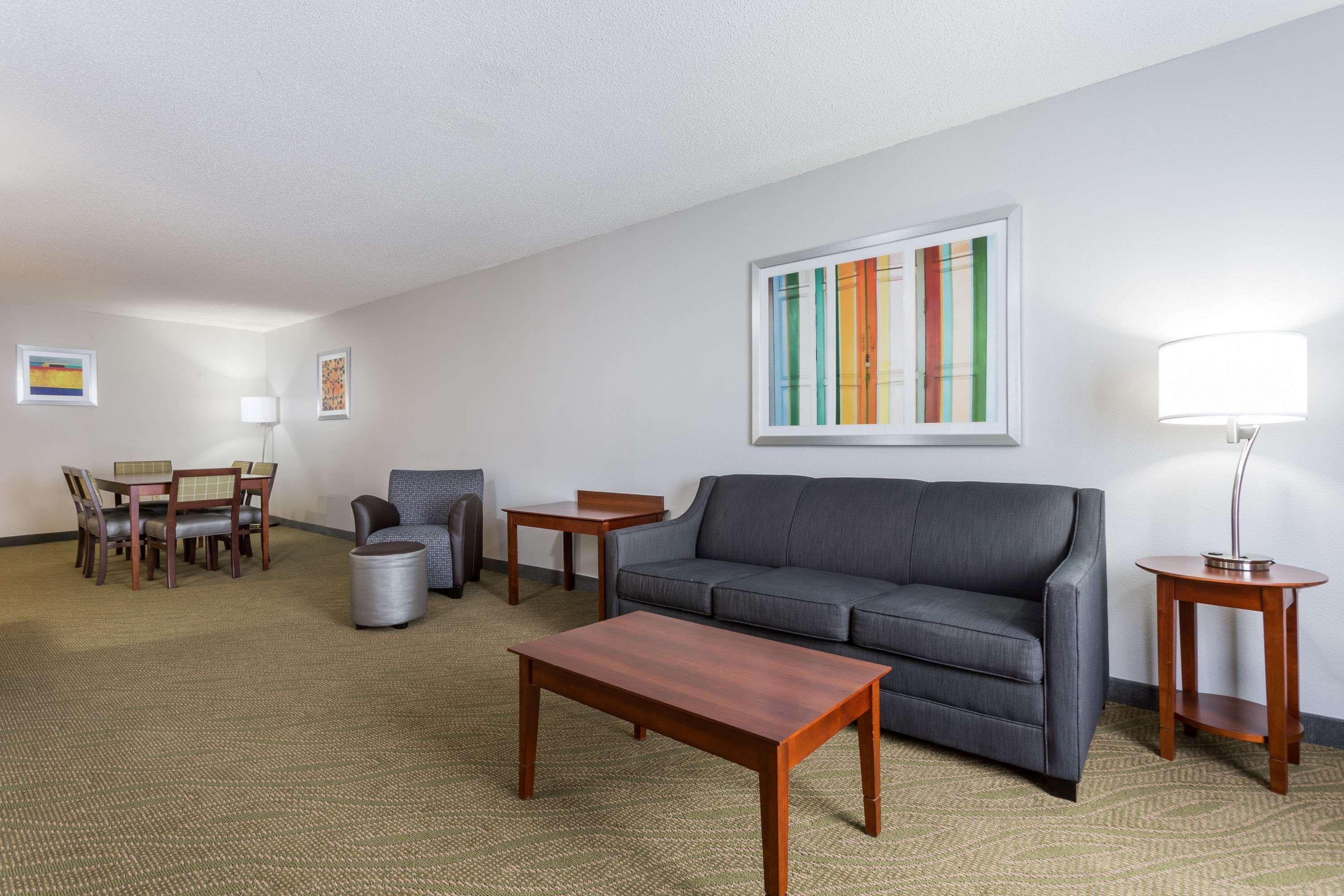 Hotel Wingate By Wyndham Chesapeake Extérieur photo