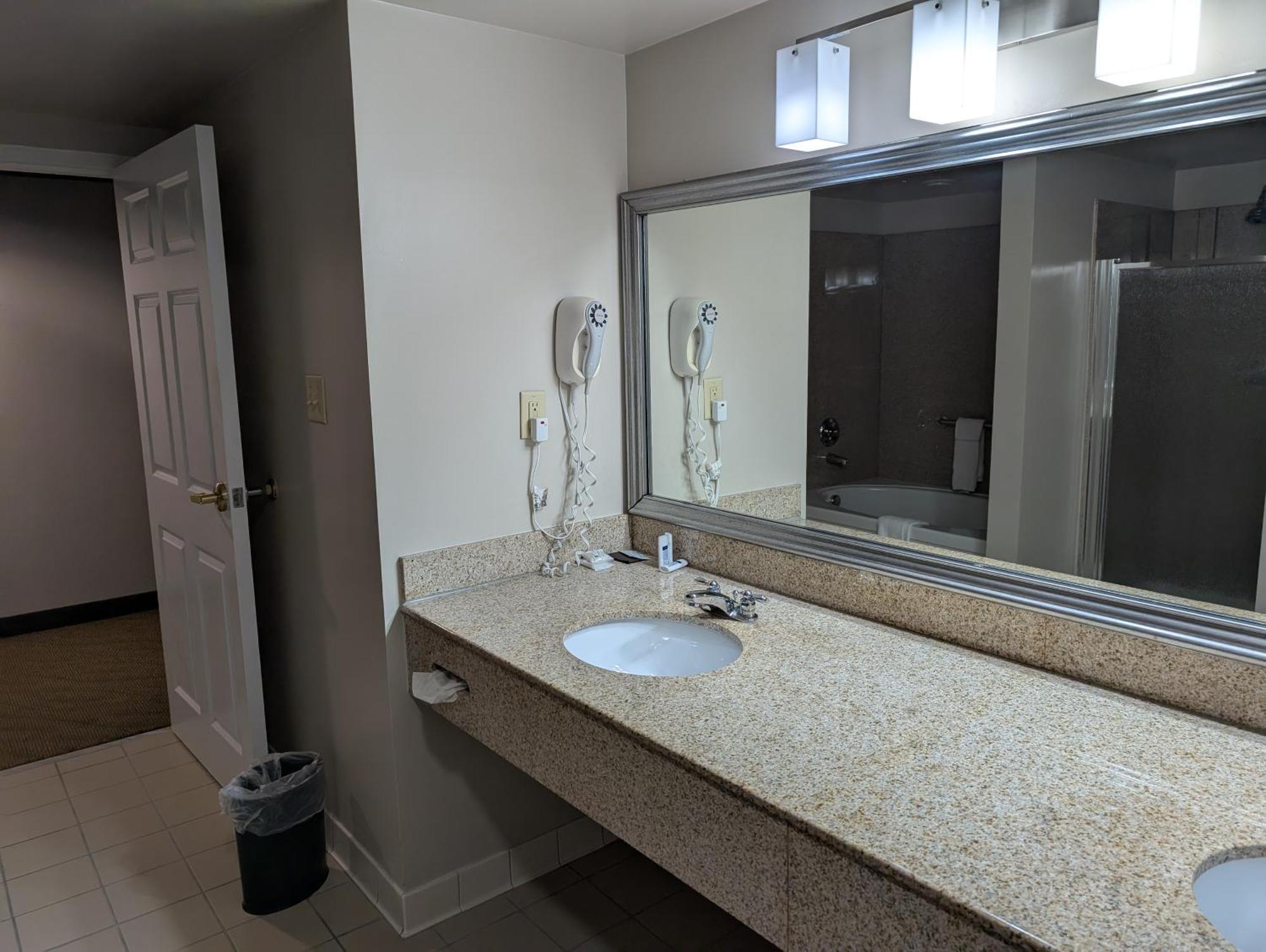 Hotel Wingate By Wyndham Chesapeake Extérieur photo