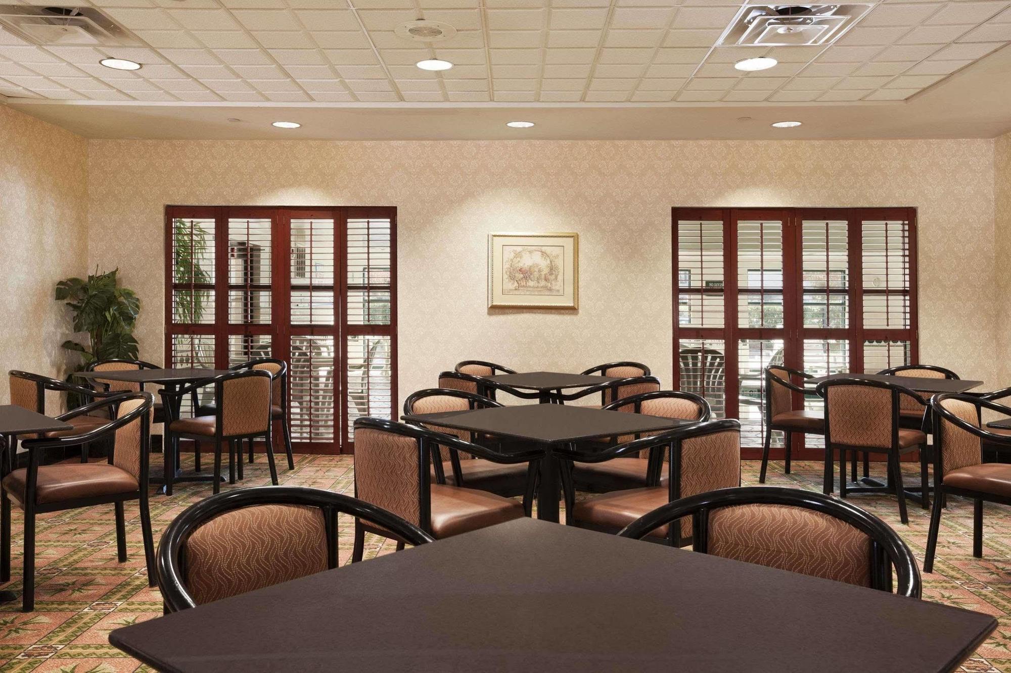 Hotel Wingate By Wyndham Chesapeake Extérieur photo
