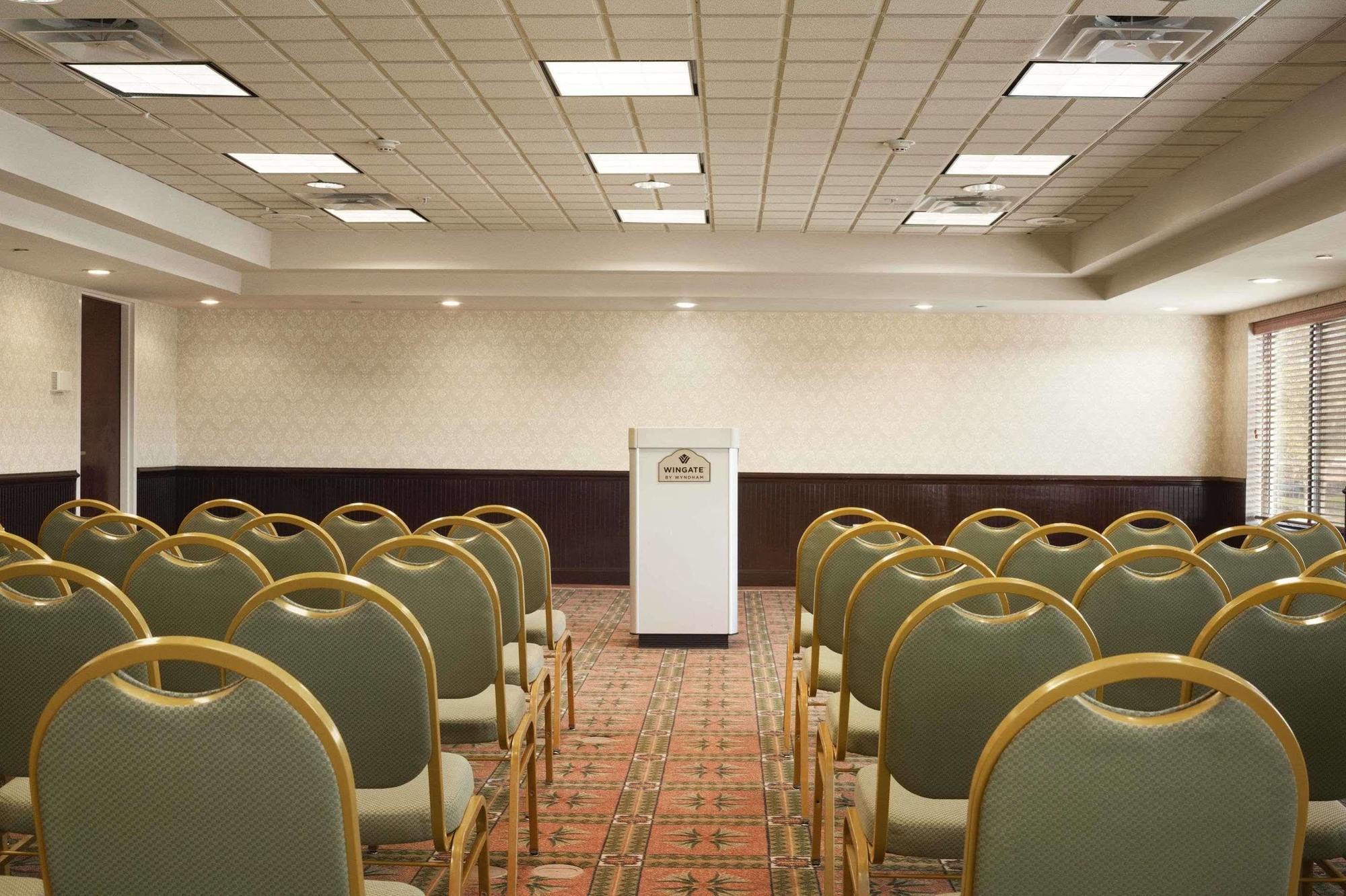 Hotel Wingate By Wyndham Chesapeake Extérieur photo