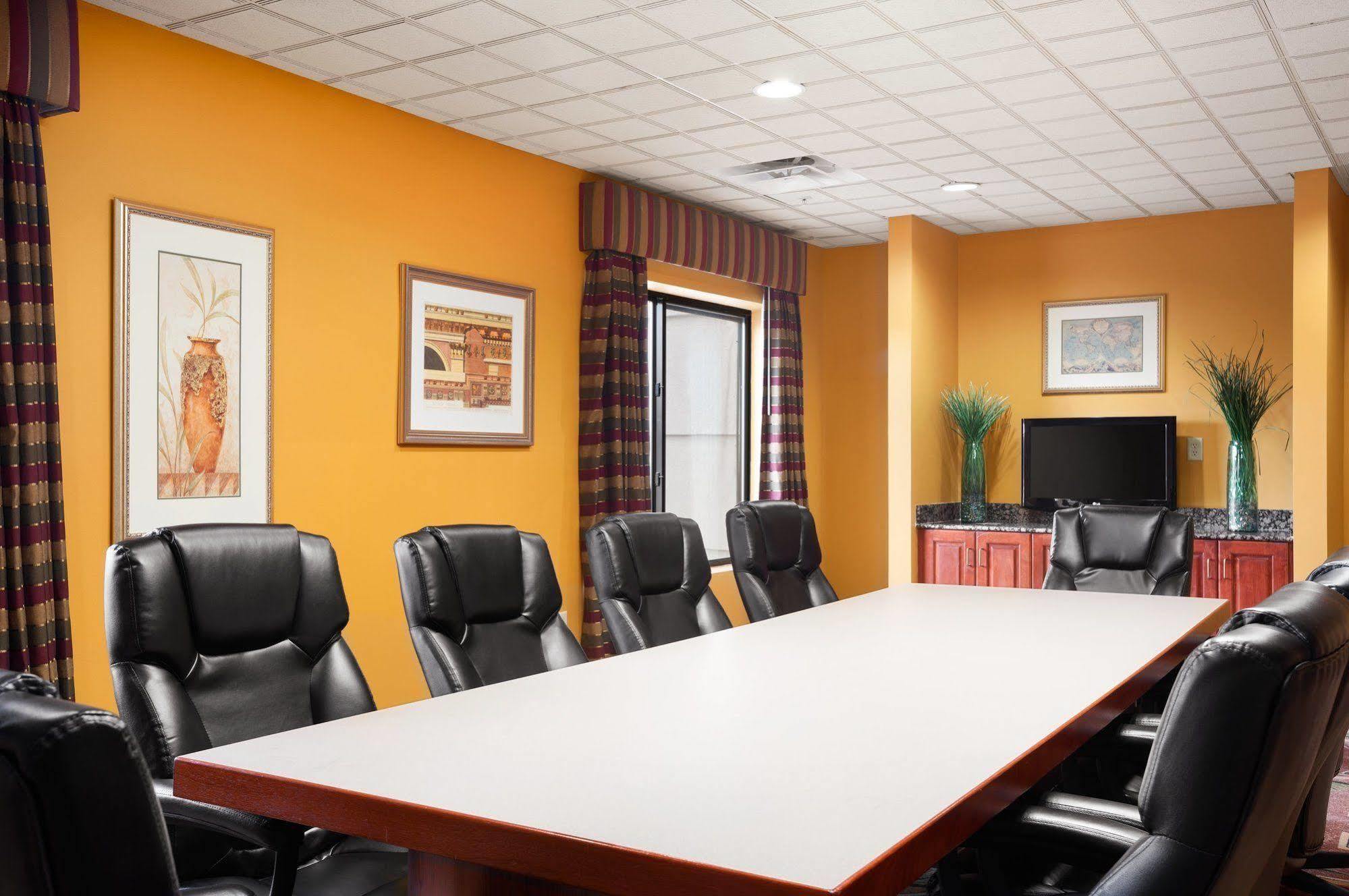 Hotel Wingate By Wyndham Chesapeake Extérieur photo