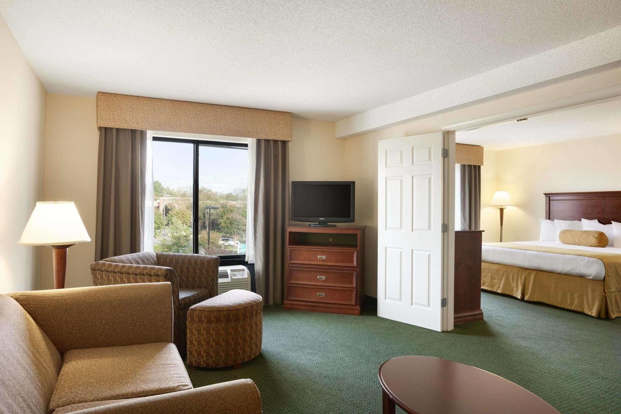 Hotel Wingate By Wyndham Chesapeake Extérieur photo